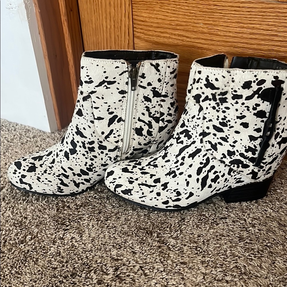 Very Volatile Black and White Ankle Booties with Intricate Design